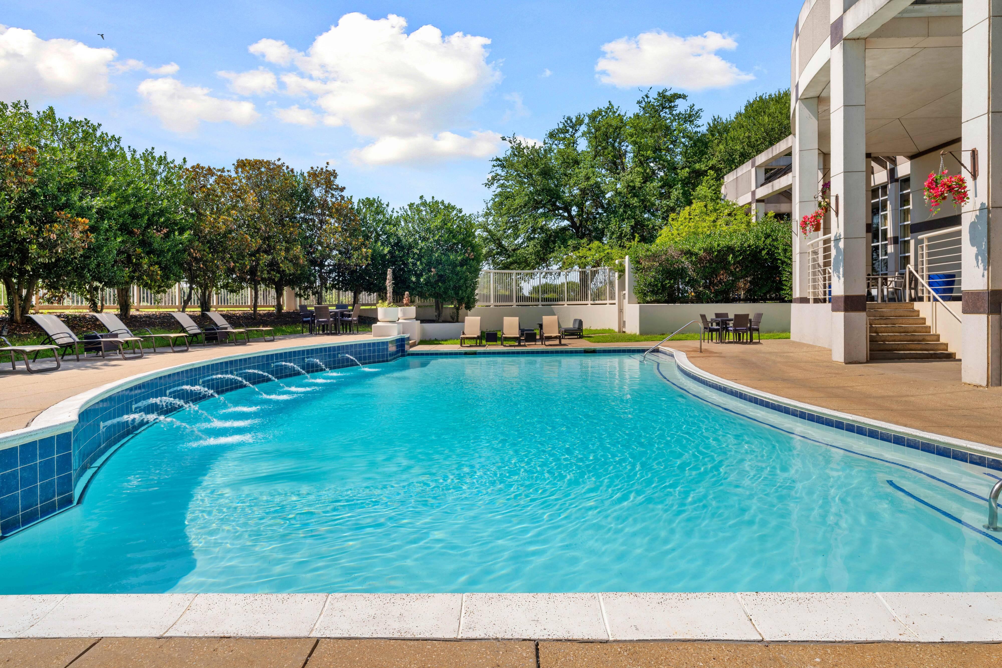 Renaissance Dallas North Hotel Exterior photo