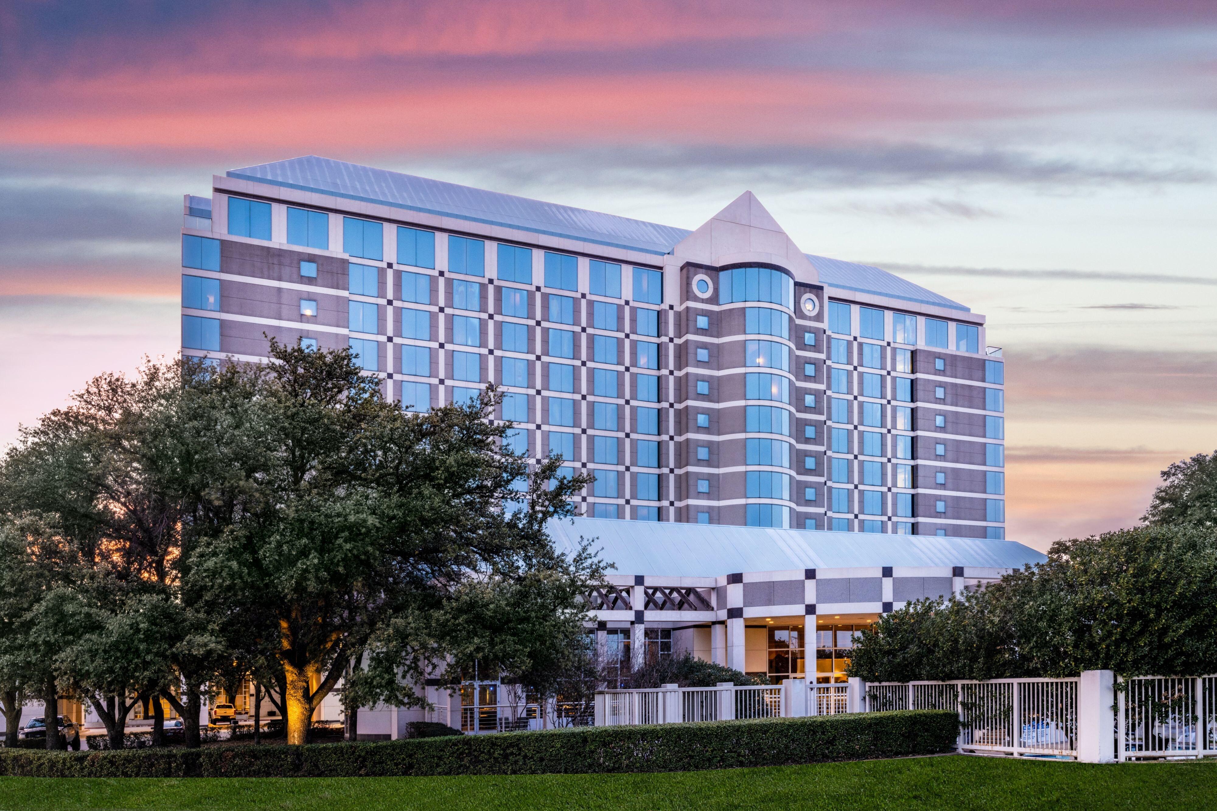 Renaissance Dallas North Hotel Exterior photo